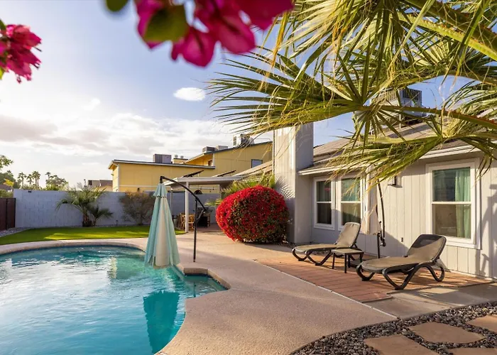 Resort-style Retreat Heated Pool Firepit Bbq