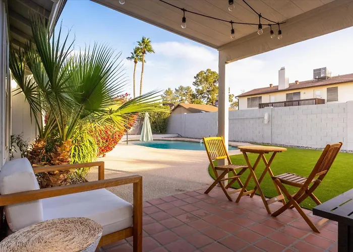 Resort-style Retreat Heated Pool Firepit Bbq Holiday home *