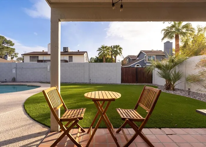 Resort-style Retreat Heated Pool Firepit Bbq Holiday home *
